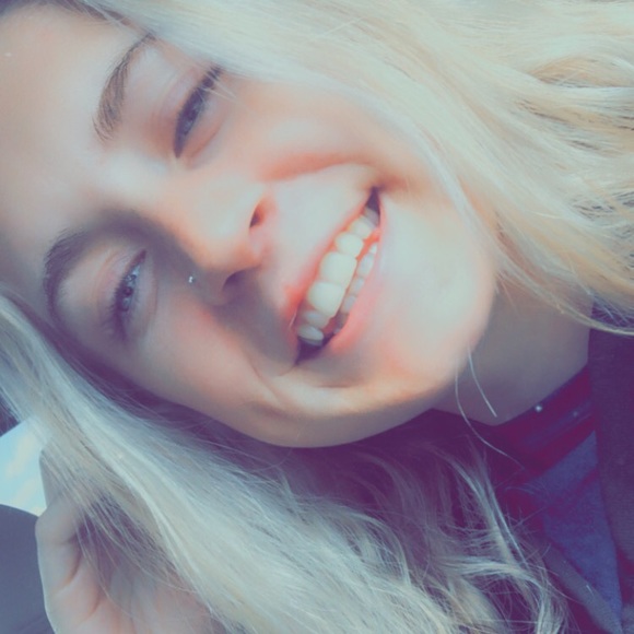 Meet your Posher, Lauren - Picture 1 of 1